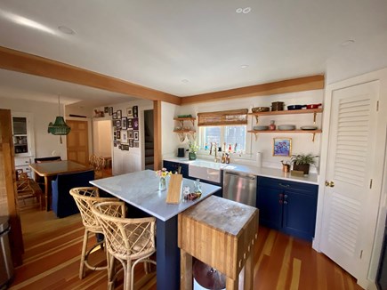 Vineyard Haven Martha's Vineyard vacation rental - Kitchen island bar