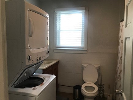 Oak Bluffs Martha's Vineyard vacation rental - Bathroom and laundry room