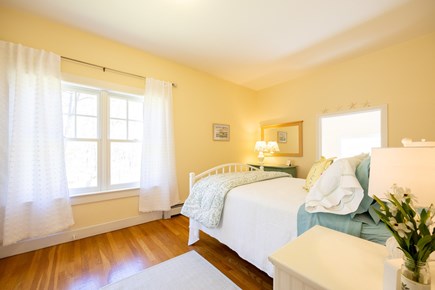 Vineyard Haven Martha's Vineyard vacation rental - Upstairs Queen guest bedroom