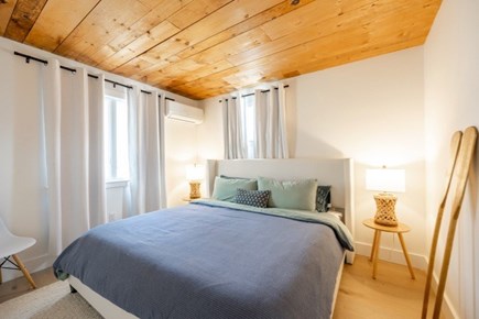 Vineyard Haven Martha's Vineyard vacation rental - King bed, upstairs