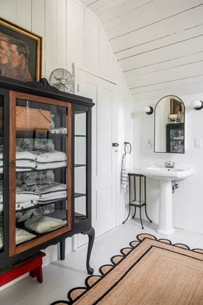 Oak Bluffs, East Chop Martha's Vineyard vacation rental - Second floor bathroom.