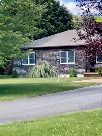 Oak Bluffs - Lagoon Pond Martha's Vineyard vacation rental - Front of house