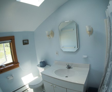 Chilmark Martha's Vineyard vacation rental - Primary Bathroom w/sky light