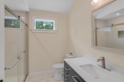 Oak Bluffs Martha's Vineyard vacation rental - Full bathroom in above garage apartment