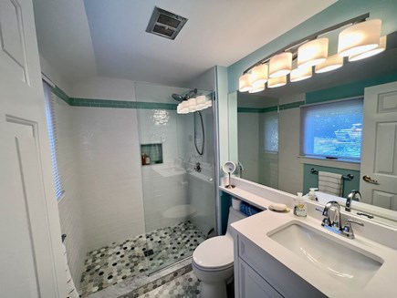 Edgartown Martha's Vineyard vacation rental - Brand new glass shower