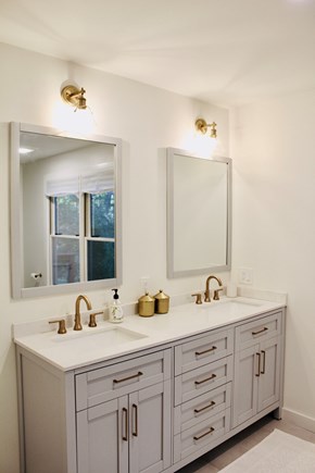 Oak Bluffs Martha's Vineyard vacation rental - First floor en-suite bathroom vanity