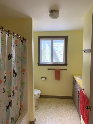 Aquinnah Martha's Vineyard vacation rental - 2nd floor bathroom with tub