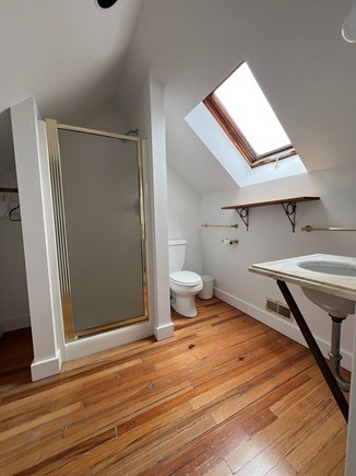 Chilmark, Menemsha Martha's Vineyard vacation rental - Dormitory bathroom