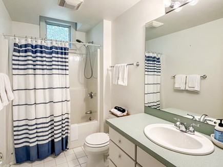 Oak Bluffs Martha's Vineyard vacation rental - Upstairs shared bath with tub/shower