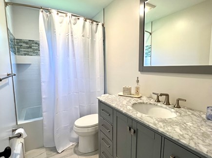 Edgartown Martha's Vineyard vacation rental - Main house full bathroom with tub