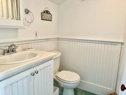 Oak Bluffs Martha's Vineyard vacation rental - En suite first floor bathroom