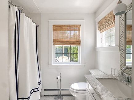 Edgartown Martha's Vineyard vacation rental - En suite bath with tub/shower