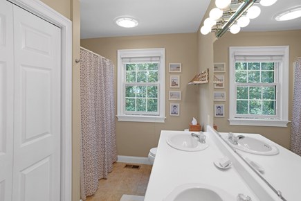 Edgartown Martha's Vineyard vacation rental - Second floor full bath