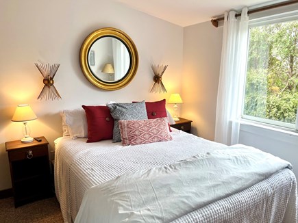 Edgartown Martha's Vineyard vacation rental - Apartment Bedroom with Queen Bed