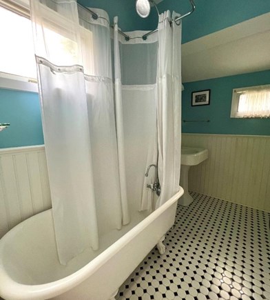 Oak Bluffs Martha's Vineyard vacation rental - Classic claw combo tub & shower
