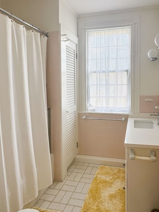 Downtown Edgartown Martha's Vineyard vacation rental - Second floor bath with tub/shower