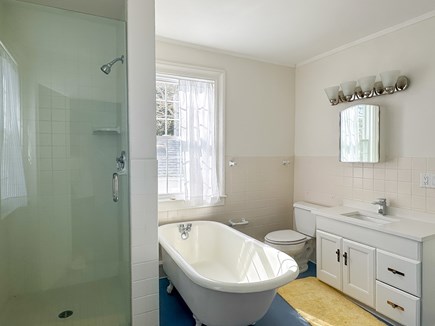 Downtown Edgartown Martha's Vineyard vacation rental - Full shared bath with tub and shower