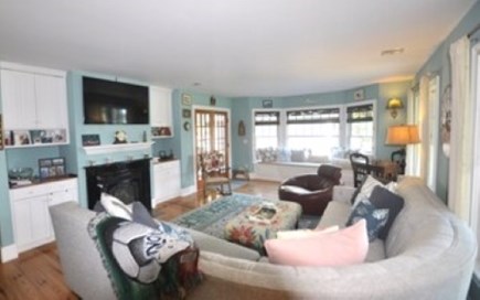 Oak Bluffs, East Chop Martha's Vineyard vacation rental - Living Room with Bay window seat
