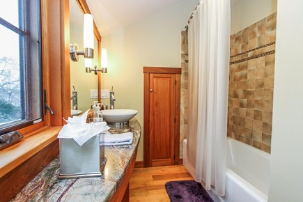 Oak Bluffs Martha's Vineyard vacation rental - Hall Bathroom, Shower Tub Combo
