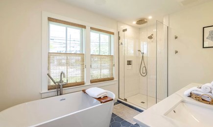 Edgartown Martha's Vineyard vacation rental - First floor primary bath