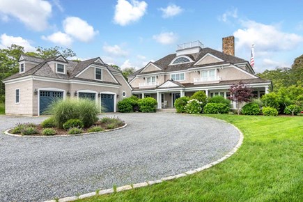 Oak Bluffs Martha's Vineyard vacation rental - Circular Drive Entryway To The Home