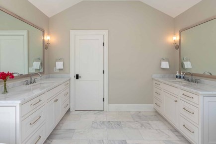 Edgartown, Katama Martha's Vineyard vacation rental - Primary Bath Has Two Vanities