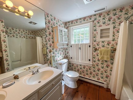 Edgartown Martha's Vineyard vacation rental - Second Floor Bathroom with Shower/Tub Combo