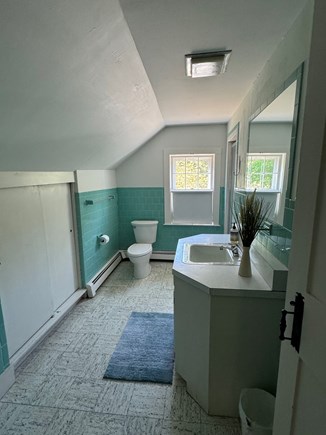 Vineyard Haven Martha's Vineyard vacation rental - Second floor bath