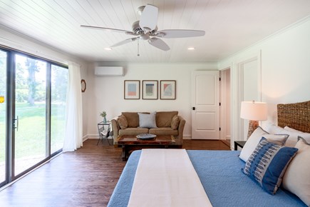 Harthaven/Oak Bluffs Martha's Vineyard vacation rental - Thoughtfully decorated first-floor bedroom w/ a quen bed.