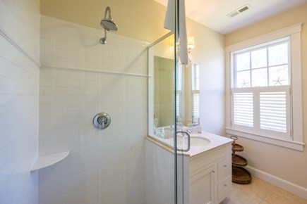 Vineyard Haven Martha's Vineyard vacation rental - Gorgeous glass showers