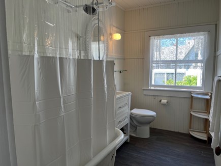 Oak Bluffs Martha's Vineyard vacation rental - 2nd fl full bath with tub/shower