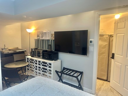 Oak Bluffs Martha's Vineyard vacation rental - Garden Suite Lower Level Wet Bar Kitchenette Well Equipped