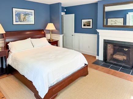 West Tisbury, Deep Bottom Pond Martha's Vineyard vacation rental - First floor guest bedroom (Queen)