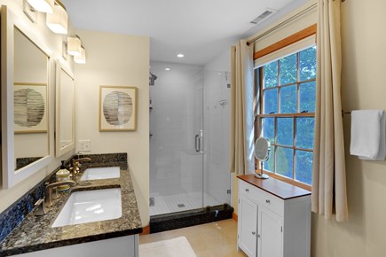 Edgartown Martha's Vineyard vacation rental - Primary suite bathroom