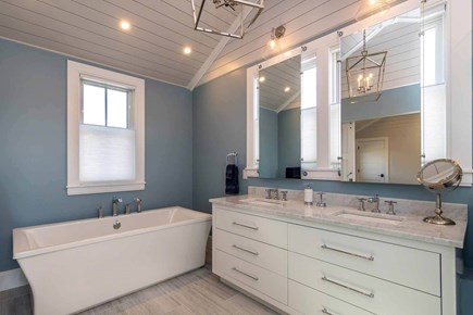 Edgartown, Katama Martha's Vineyard vacation rental - Primary Bathroom Soaking Tub