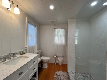 Oak Bluffs, The Historic Copeland District Martha's Vineyard vacation rental - Master Queen Ensuite with shower 1st floor