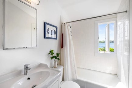 Vineyard Haven Martha's Vineyard vacation rental - Full Bathroom