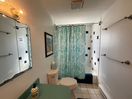 Edgartown Martha's Vineyard vacation rental - Downstairs Bathroom