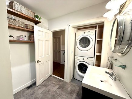 Oak Bluffs Martha's Vineyard vacation rental - 2nd Floor shared full bath with laundry