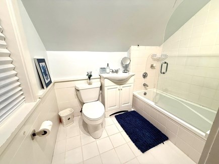 Oak Bluffs Martha's Vineyard vacation rental - Master Bedrooom full bath