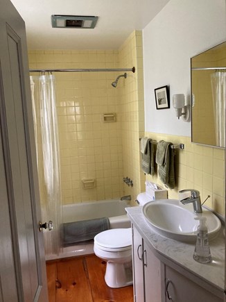 Chilmark Martha's Vineyard vacation rental - Full bath