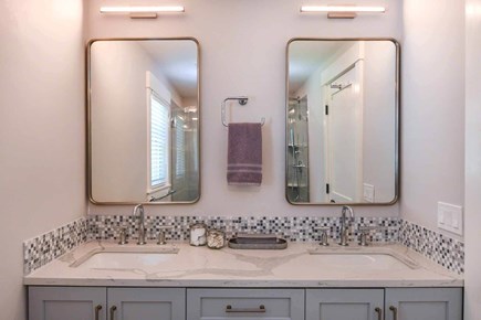 Edgartown Martha's Vineyard vacation rental - Double Vanity Bathroom