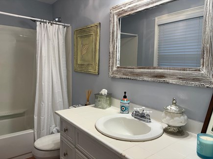 Edgartown Martha's Vineyard vacation rental - Second floor full bathroom.