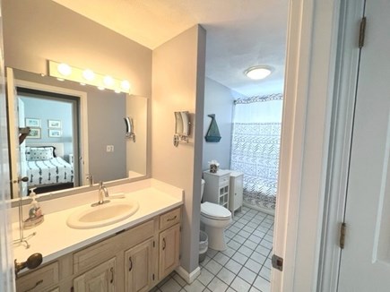 Oak Bluffs Martha's Vineyard vacation rental - Twin Bathroom