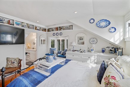 Edgartown Village Martha's Vineyard vacation rental - Primary king en-suite