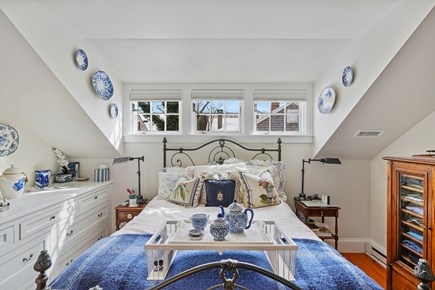 Edgartown Village Martha's Vineyard vacation rental - Primary king en-suite
