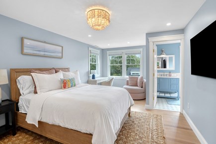 Edgartown Martha's Vineyard vacation rental - 2nd Floor Ensuite Bedroom