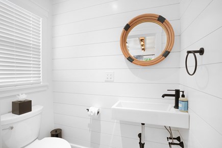 Edgartown Martha's Vineyard vacation rental - Bathroom Full Bathroom