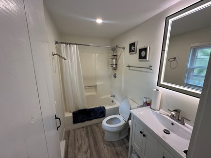 Oak Bluffs Martha's Vineyard vacation rental - 2nd floor full bathroom