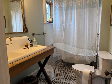 West Tisbury Martha's Vineyard vacation rental - First Floor Full Bathroom